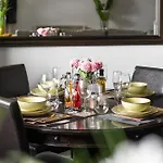 Luxury 2 Bed, 2 Bath Apartment In North London