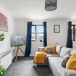 Luxury 2 Bed, 2 Bath Apartment In North London