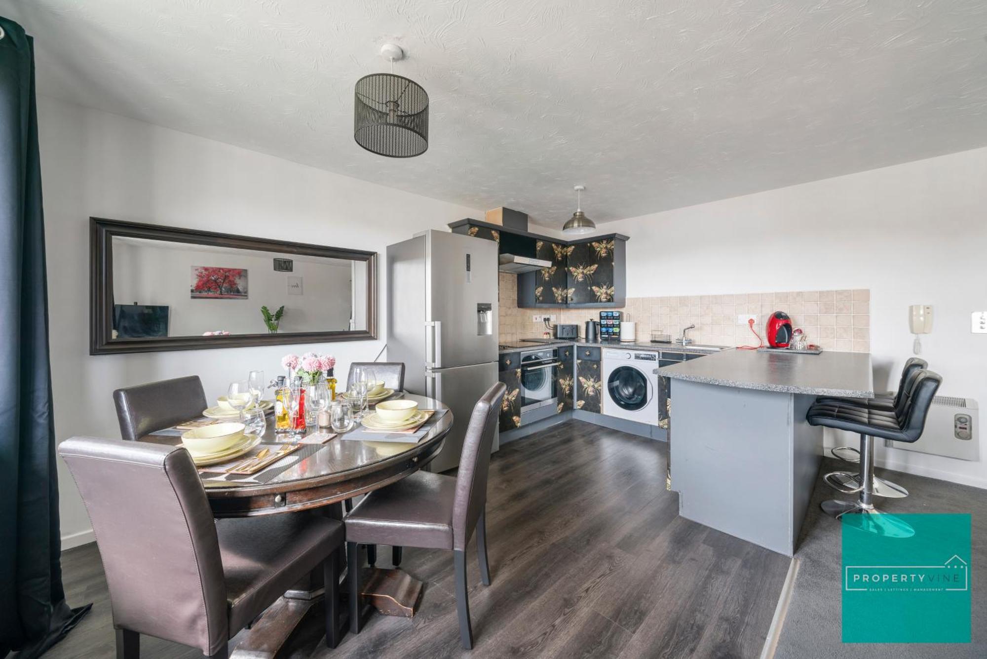 Luxury 2 Bed, 2 Bath In North