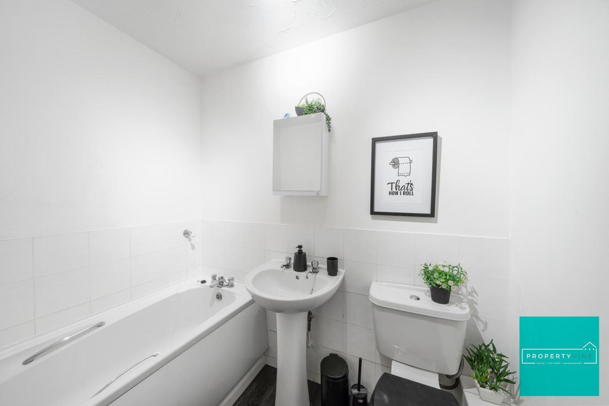 Luxury 2 Bed, 2 Bath In North Apartment *
