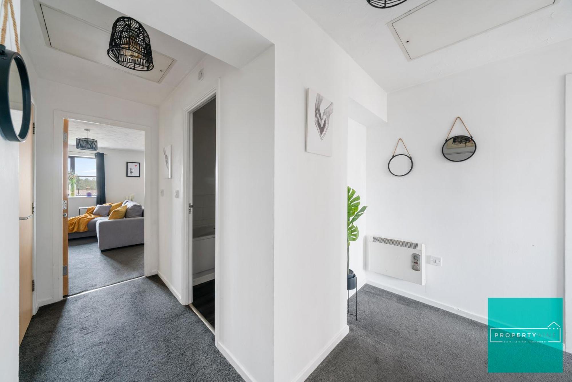 Luxury 2 Bed, 2 Bath In North Apartment *